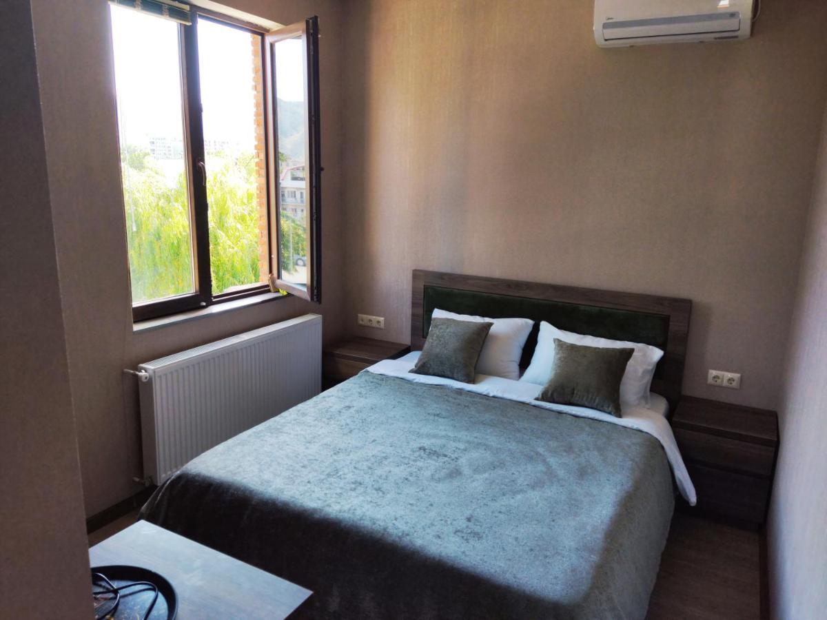 Guest House Spartak Tbilisi Esterno foto
